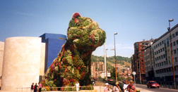 bryan in front of jeffrey koon's puppy covered in flowers at the guggenheim
